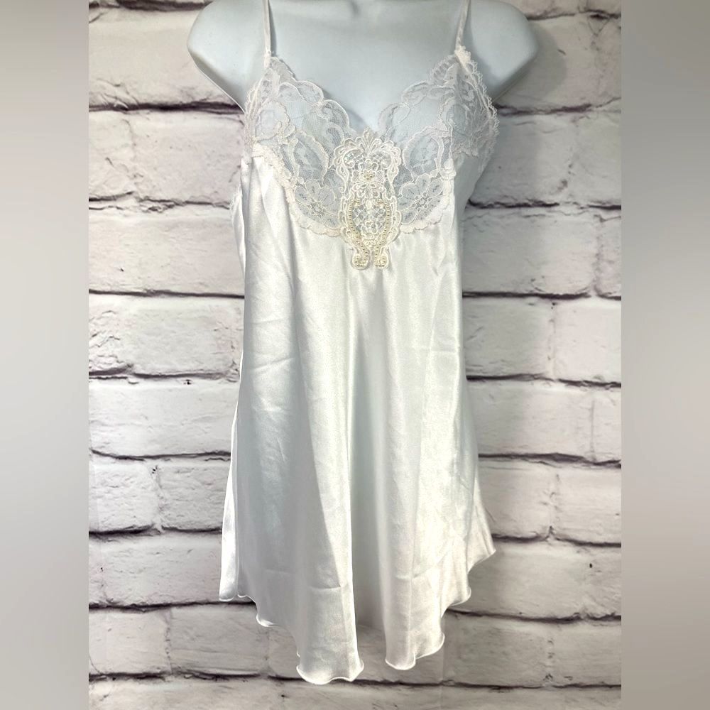 Vintage Lady Cameo Slip Nightgown SZ M White Bridal Beaded Chemise Lingerie Lace
